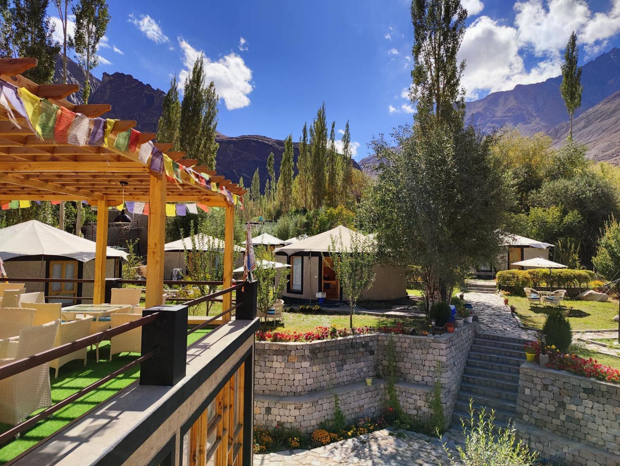 Mystique Meadows Earth Homes Hundar 外观 照片